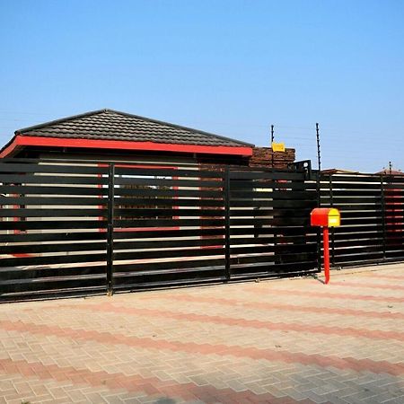 Mathlyn Guesthouse Gaborone Zewnętrze zdjęcie